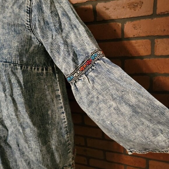 Sharon Young Denim Peasant Style top with Embroidery.  Size Med. - Picture 2 of 8